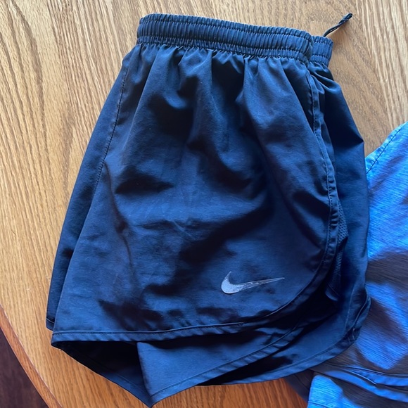 Nike Dri-fit Shorts (2) - Picture 5 of 10